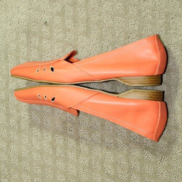 Classique Women's Size 7.5 Square Toe Peach Flats - Picture 3 of 6